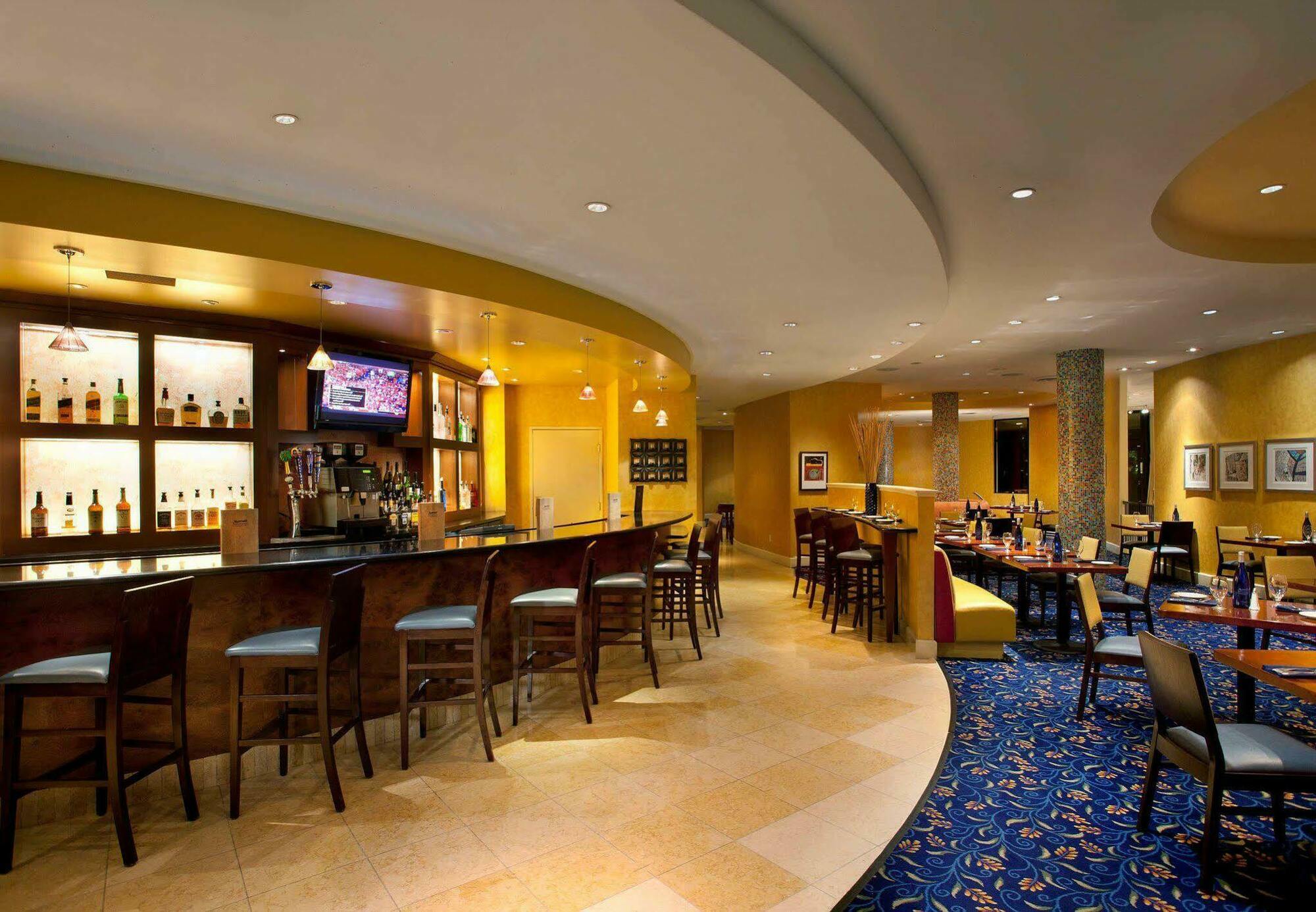 Ventura Beach Marriott Exterior foto
